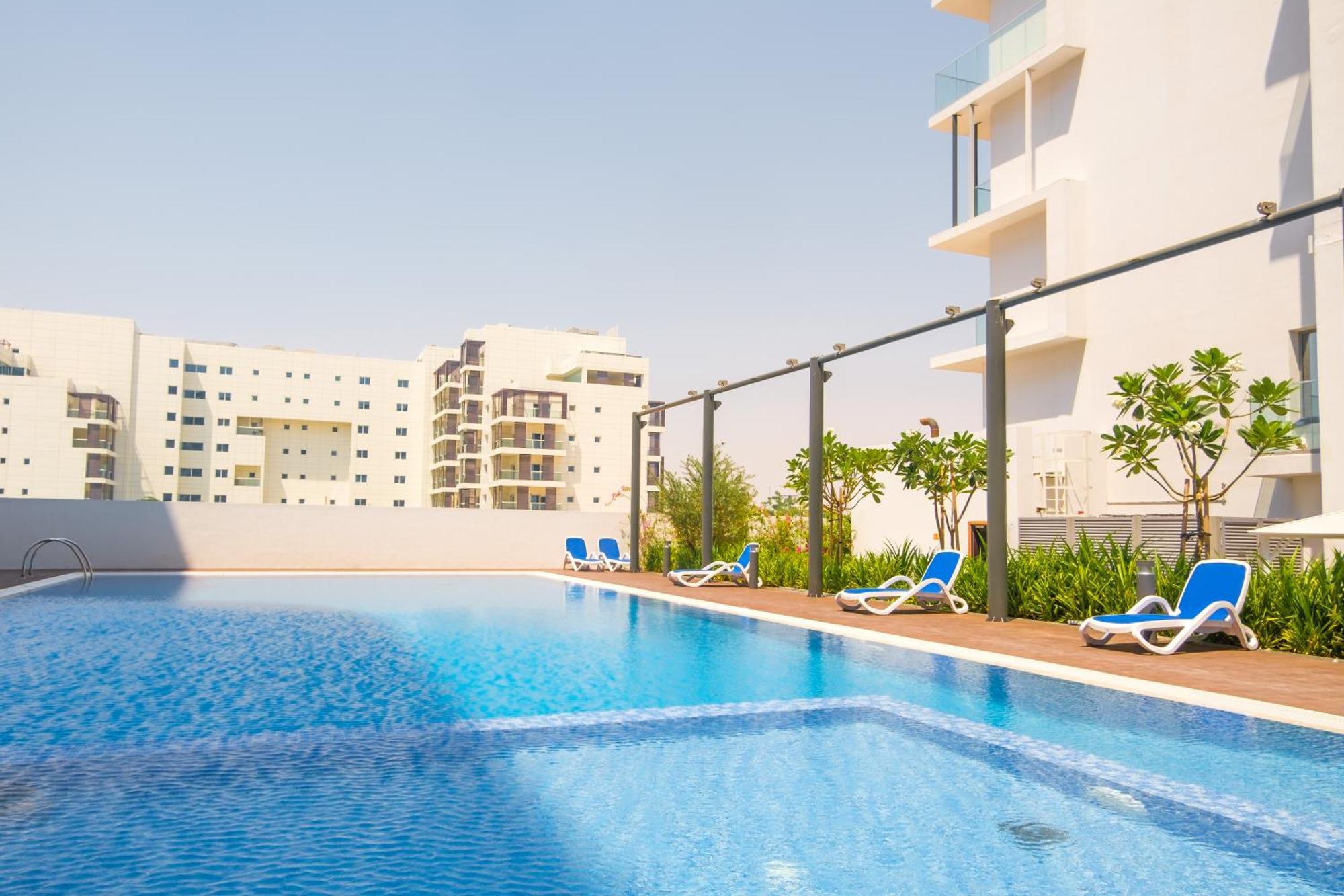 Poolside Charm *